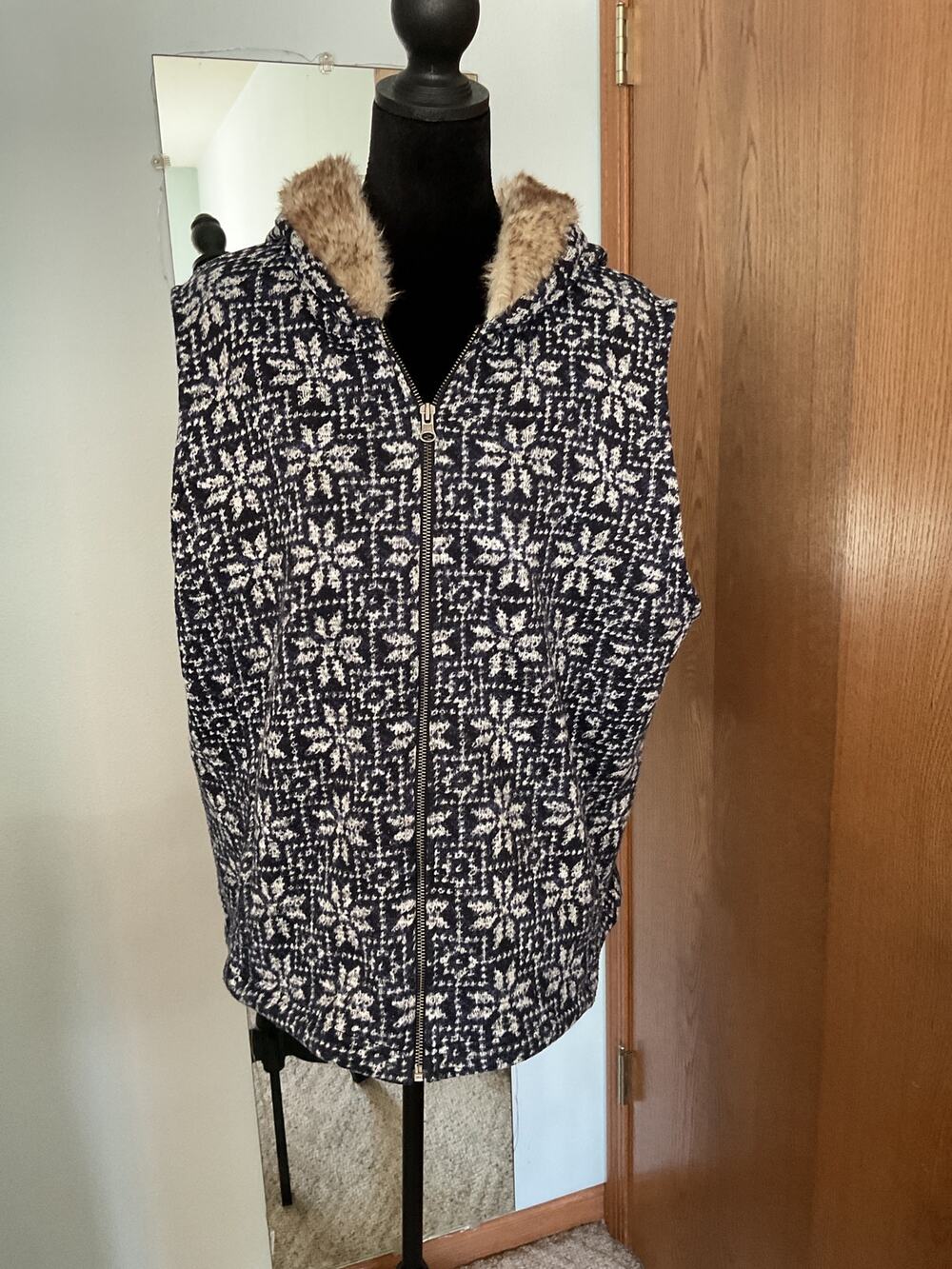 Talbots Blue White Fair Isle Snowflake Fleece Lined Zip Vest Faux Fur Hood 2X